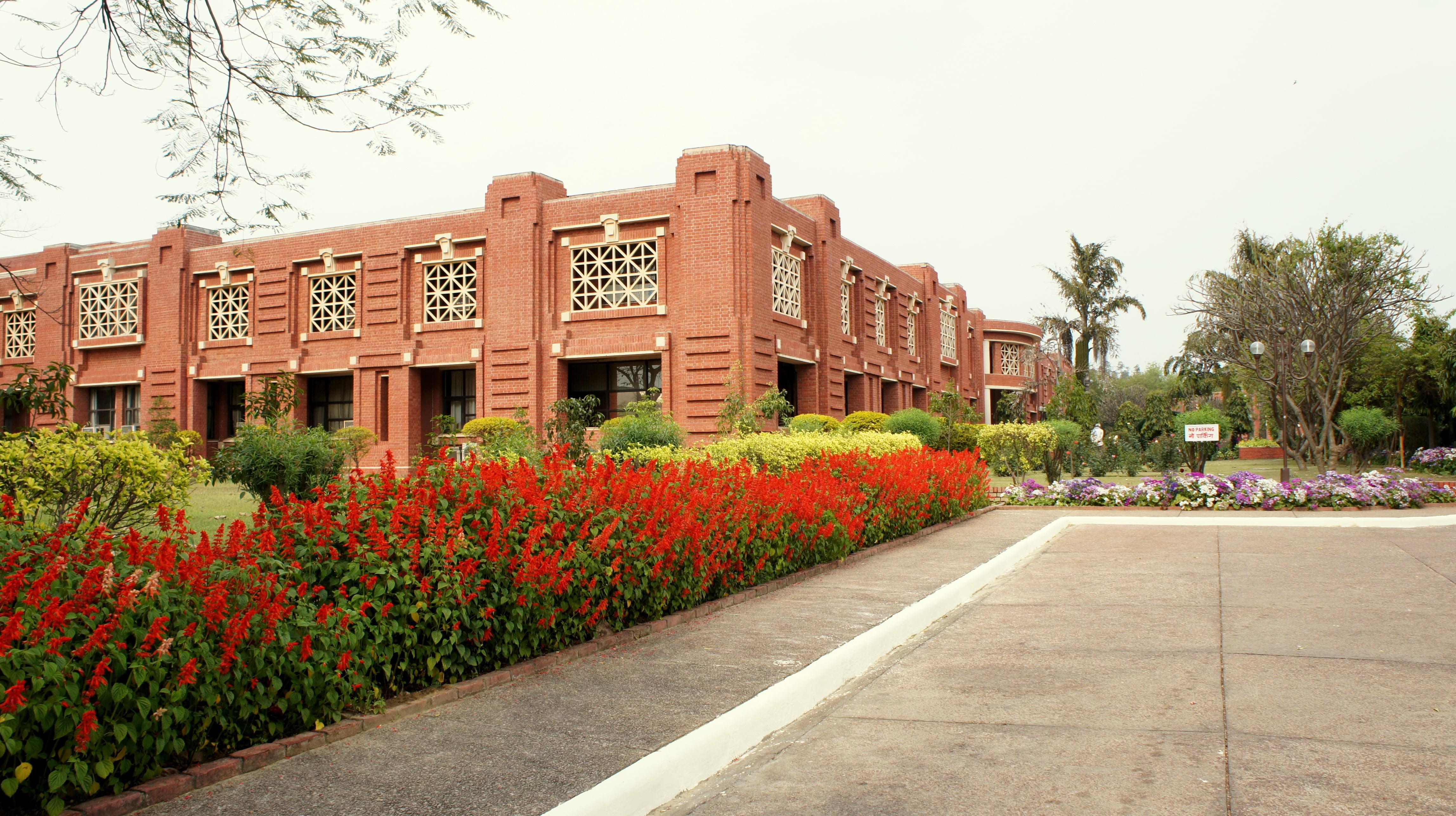 IIM Lucknow Academic Building photo 22